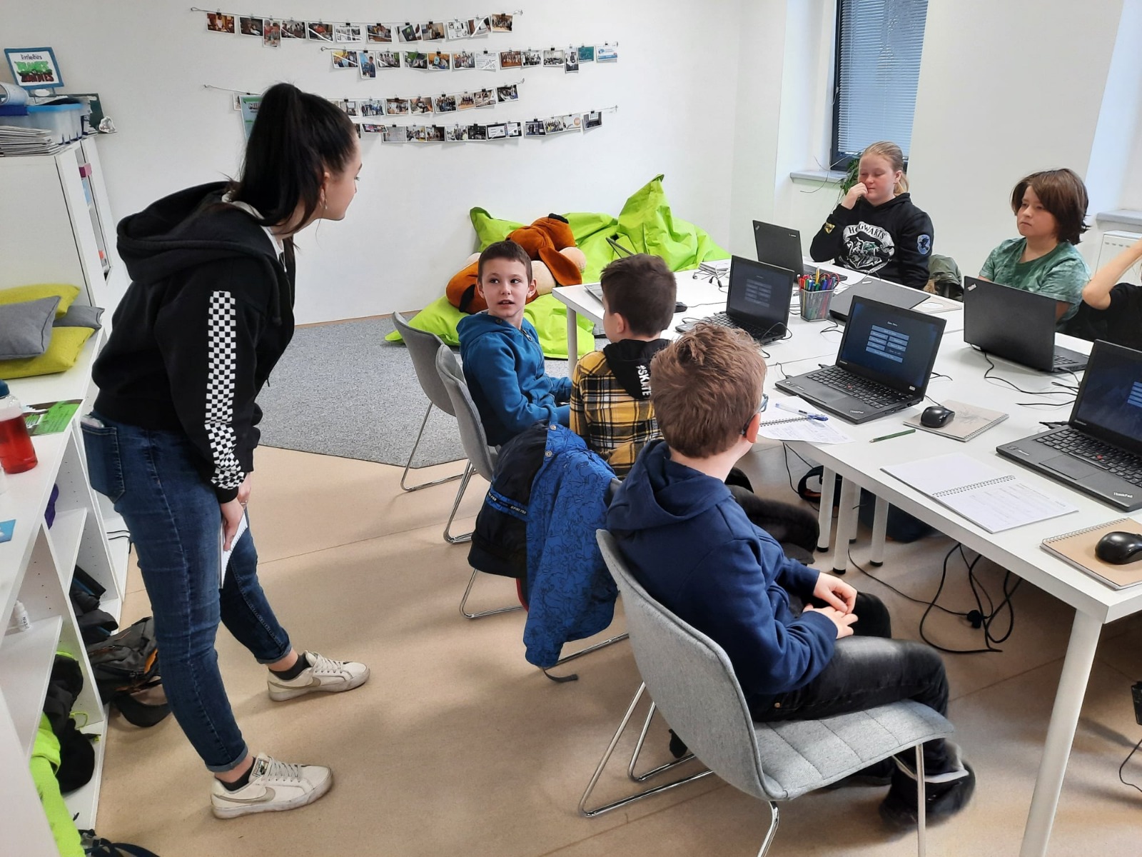 Děti se učí programování v kurzu Bridge Academy – vánoční edice