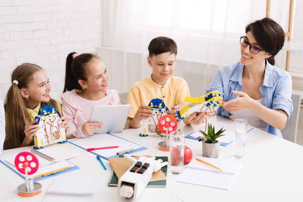 Kvalifikace a zkušenosti lektorů | Bridge Academy